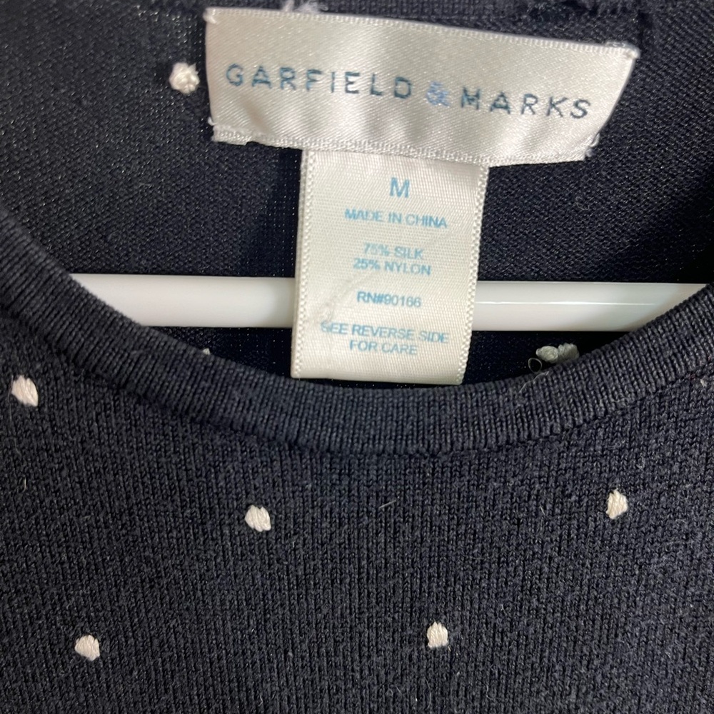 Women’s Size M Garfield & Marks Black Sleeveless Sweater Top with White Dots - Picture 2 of 4